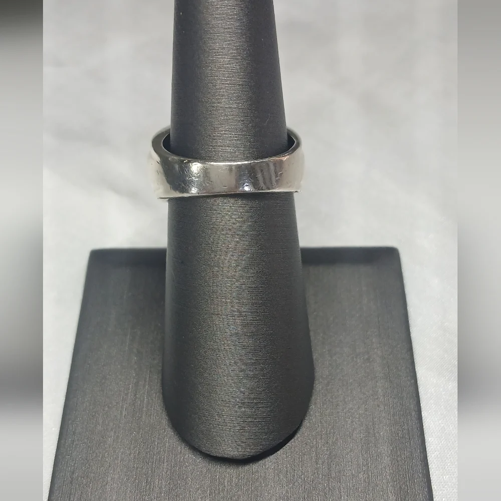 Sterling Silver & Black Onyx Ring. Size 7. - Picture 4 of 8